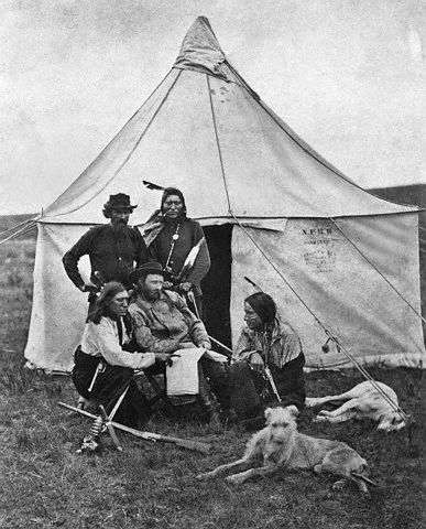 custer-curly-standing-bloodyknifepointing-dogs-big.jpg